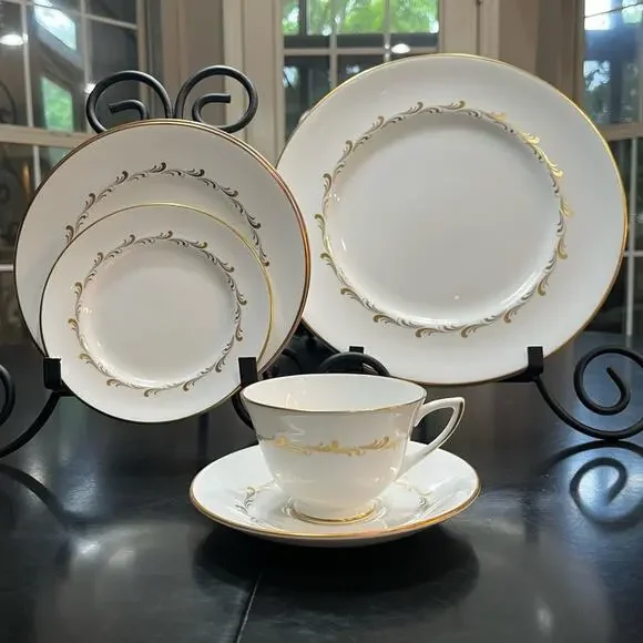Royal Doulton Rondo H 4935 Bone China 5 Piece Place Setting Vintage Doulton & Co Dinnerware